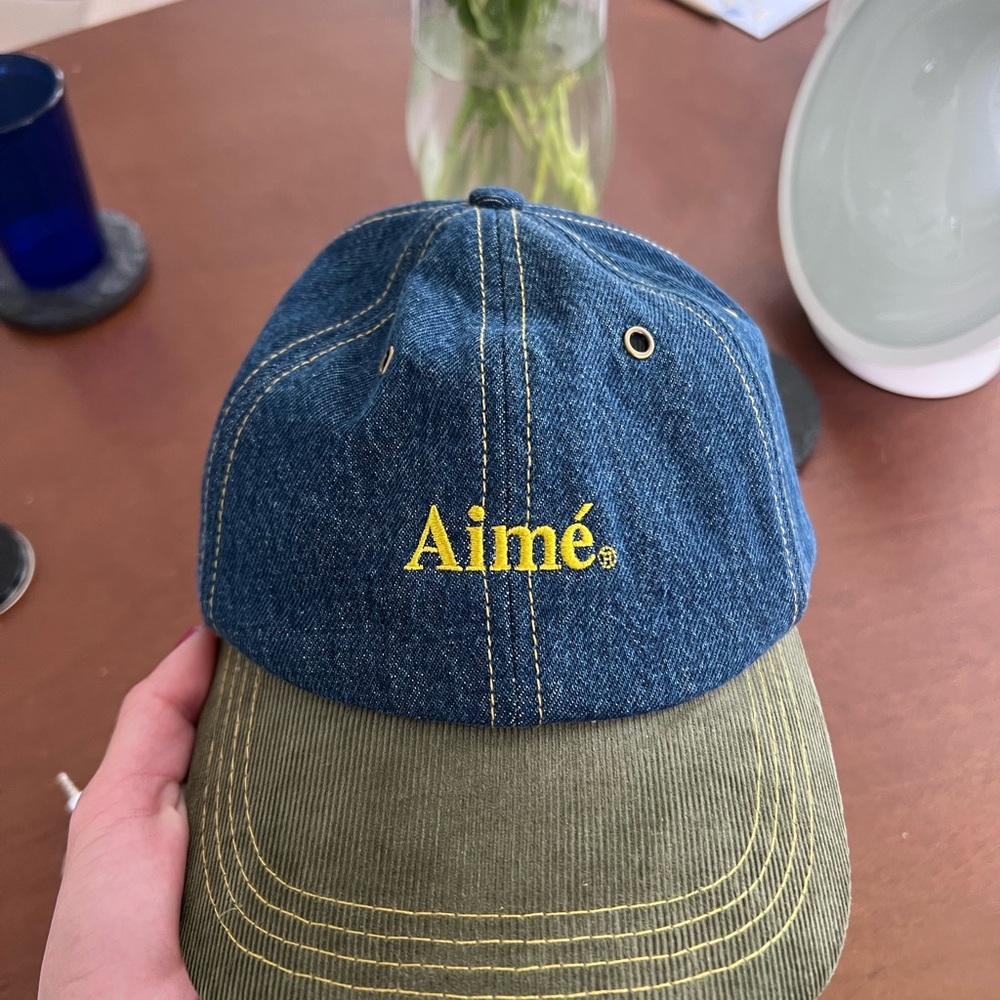 Selling Aimé hat